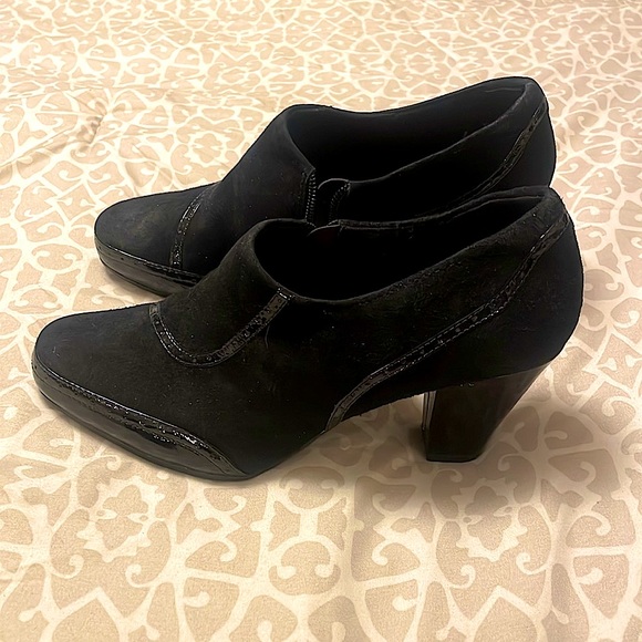 Clarks Black Heels. Worn Once. Great Shape - Picture 2 of 6